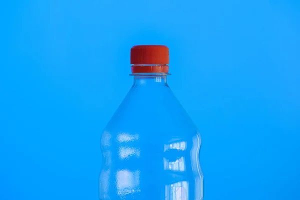 Clear Empty Plastic Bottle Red Lid Isolated Blue Close Detail — Stock Photo, Image