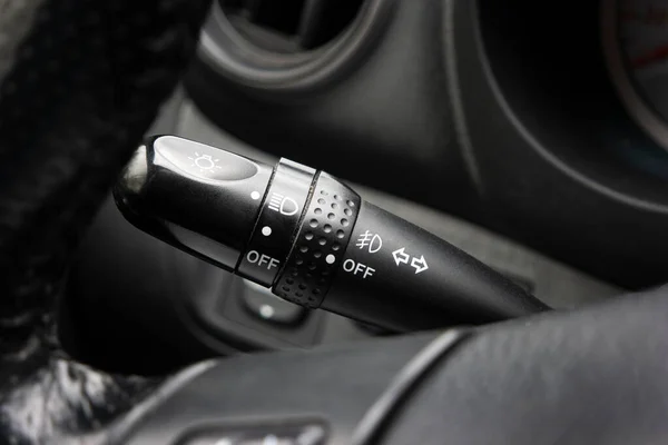 Genel araba farları kontrol kolu makro yakın çekim.