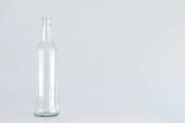 Lege Heldere Glazen Fles Geïsoleerd Lichtgrijze Achtergrond — Stockfoto