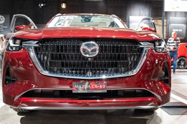 Zürih Oto Fuarı, İsviçre, 31 Ekim 2025. Auto Zürih Show 'da Mazda CX-80 büyük Diesel 7 koltuklu SUV. Geniş açı, ön manzara ızgara ve farlar.