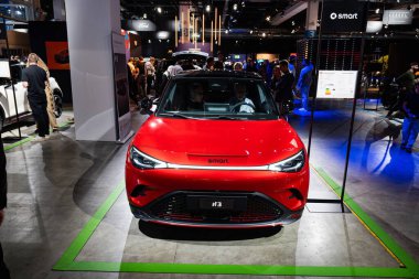 Zürih Oto Fuarı, İsviçre, 31 Ekim 2025. Yeni elektrikli Smart Hashtag 3 elektrikli şehir arabası Oto Zürih araba fuarında sergileniyor. Geniş açı, ön görünüm