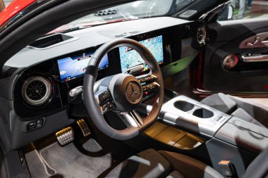 Zürih Oto Fuarı, İsviçre, 31 Ekim 2025. Oto Zürih araba fuarında yeni Mercedes Benz C-174 tam elektrikli CLA iç görünüş. Geniş açı, yakın çekim.