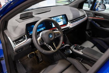 Zürih Oto Fuarı, İsviçre, 31 Ekim 2025. BMW 2 serisi Active Tourer iç mimarisi Oto Zürih araba fuarında sergilendi