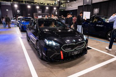 Zürih Oto Fuarı, İsviçre, 31 Ekim 2025. Zürih Otomobil Fuarı 'nda sergilenen bir F70 BMW M 135 küçük hatchback' in ön görüntüsü