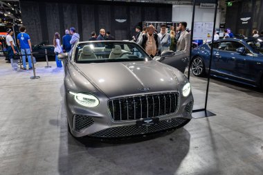 Zürih Oto Fuarı, İsviçre, 31 Ekim 2025. Bentley Continental GTC konforlu üstü açık araba Zürih Otomobil Fuarı 'nda sergilenmektedir.