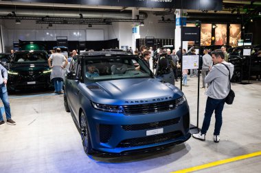 Zürih Oto Fuarı, İsviçre, 31 Ekim 2025. Zürih Otomobil Fuarı 'nda yeni Range Rover SV görüntülendi