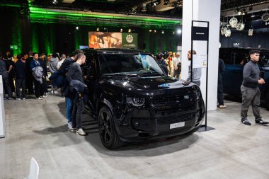 Zürih Oto Fuarı, İsviçre, 31 Ekim 2025. Zürih Otomobil Fuarı 'nda gösterilen yeni Land Rover Defender Octa ekstrem özel SUV