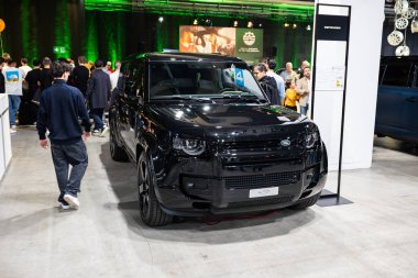 Zürih Oto Fuarı, İsviçre, 31 Ekim 2025. Zürih Otomobil Fuarı 'nda gösterilen yeni Land Rover Defender Octa ekstrem özel SUV