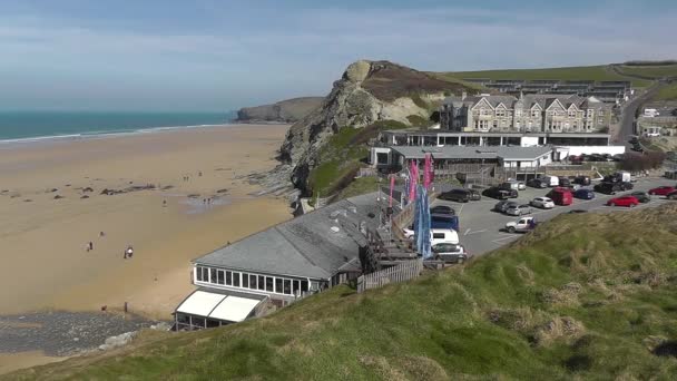 Une vue du littoral de Watergate Bay, Cornwall, Royaume-Uni — Video