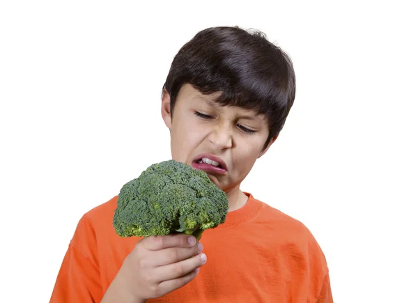 Menino segurando brócolis — Fotografia de Stock
