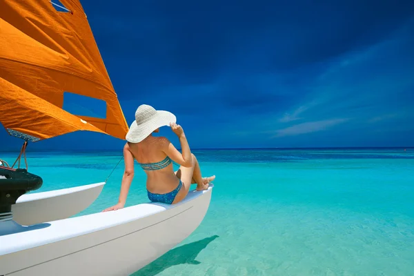 Young woman traveling by boat — Stock Photo, Image