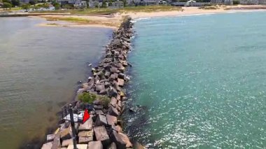 Michigan 'daki New Buffalo Sahili' nin alçak hava kuvvetleri, güneşli bir yaz gününde Michigan Gölü 'nün ve huzurlu kıyı şeridinin muhteşem manzarasıyla...