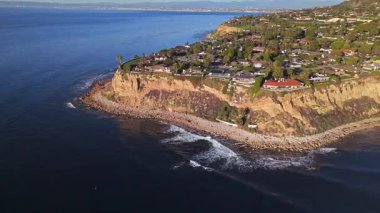 Palos Verdes kıyı şeridinin nefes kesici hava sarmalı görüntüsü SS Hakimiyetçi Gemi Enkazı, Palos Verdes Evleri, Kaliforniya