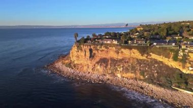 Palos Verdes kıyı şeridinin yüksek hava sarmalı görüntüsü SS Hakimiyetçi Gemi enkazı, Palos Verdes Evleri, Kaliforniya