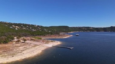 Güneşli bir sonbahar günü, Teksas, Austin 'de, Travis Gölü' ndeki Bob Wentz Parkı 'nın hava üssü.