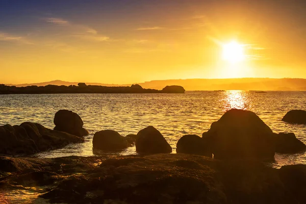 Rocas Costeras Barbafeita Point Costa Isla Arousa Atardecer Dorado — Foto de Stock