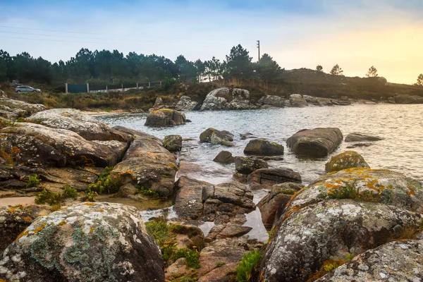 San Martinho Enseada Rochosa Costa Ilha Arousa Noite Dourada — Fotografia de Stock