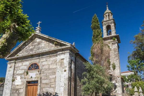 Facciata Campanile Della Chiesa Del Divin Salvatore Nel Villaggio Taragonha — Foto Stock