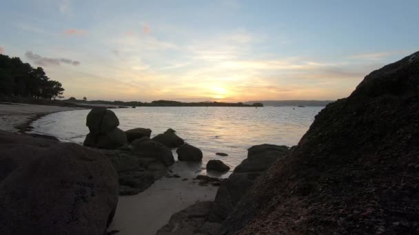 Rochas Costeiras Costa Praia Areadasecada Ilha Arousa Pôr Sol — Vídeo de Stock