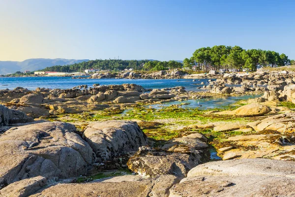 Rochers Côtiers Granit Marée Basse Dans Île Arousa Galice Espagne — Photo