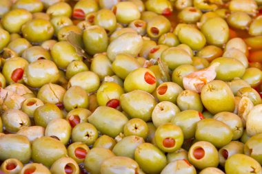 kırmızı biber dolma zeytin