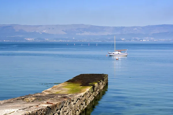 Boat and pier — Stock Photo, Image