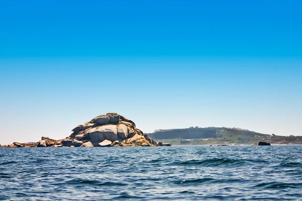 Скелястий острівець Noro — стокове фото