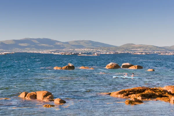 Piragüismo entre las rocas — Foto de Stock