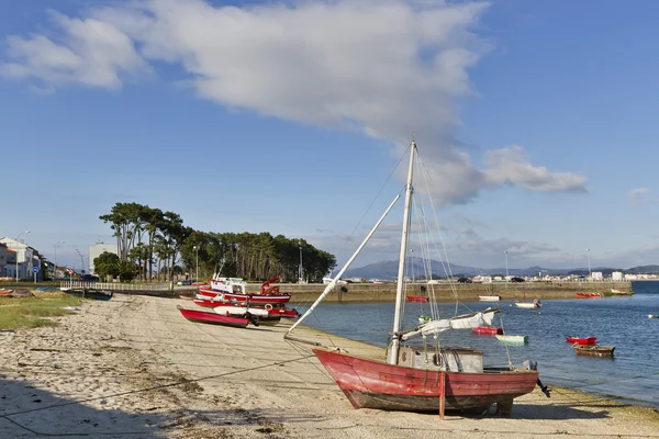 Barcos en la playa Cabodeiro —  Fotos de Stock