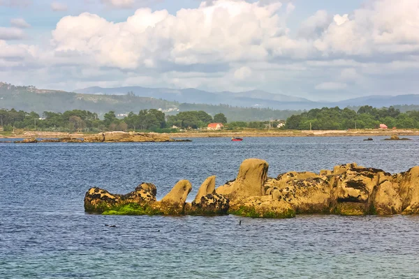 Rochers sur la mer — Photo