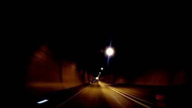 Tünel üzerinden hızlı araba