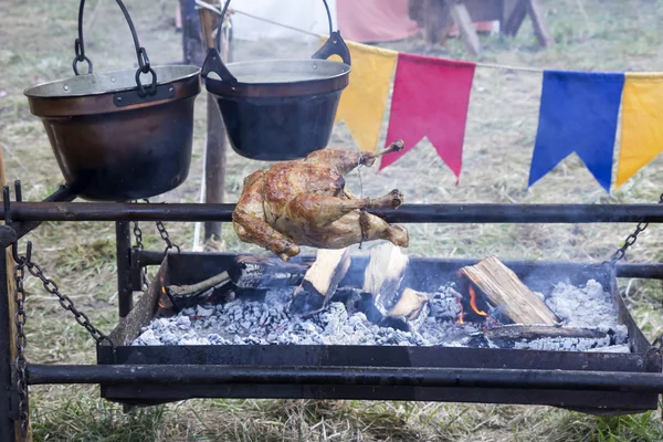 Hähnchenbraten am Spieß — Stockfoto