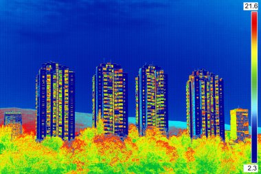 Isı yalıtımı o eksikliği gösterilen kızılötesi thermovision görüntü