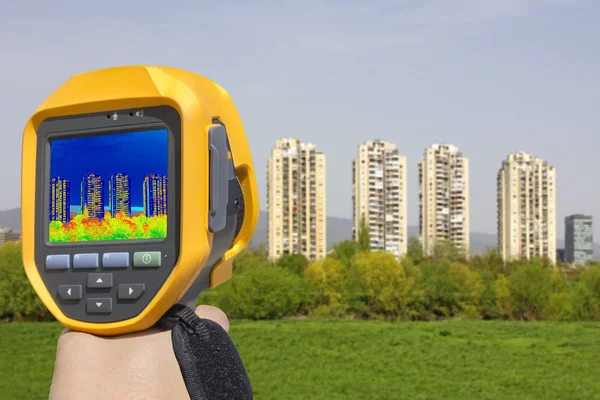 Recording Heat Loss at the Residential Building With Infrared Th — Stock Photo, Image