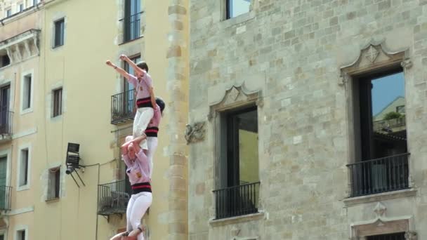 Castellers 人間の城を構築する人々 のグループ — ストック動画