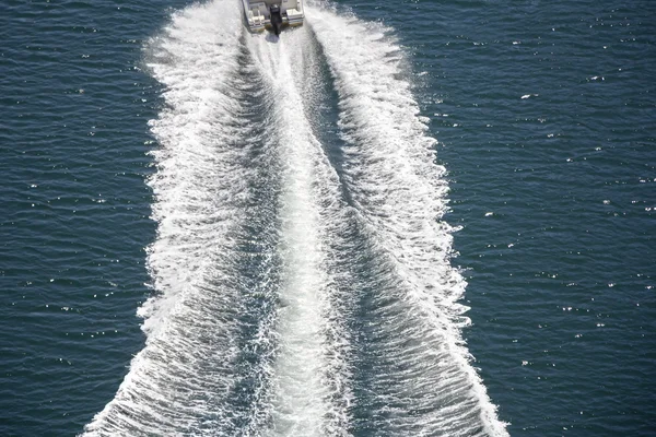 Trail on sea surface — Stock Photo, Image