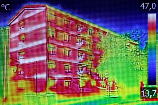 Теплове зображення на житловому будинку — стокове фото