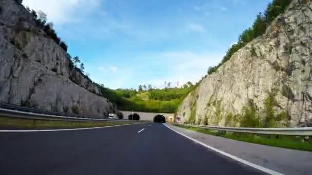 4k_Car körning motorväg och genom tunnel — Stockvideo