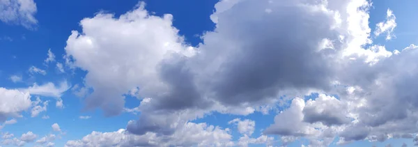 以云彩为背景的天空全景 — 图库照片