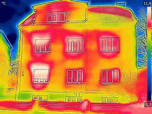 Image Thermovision Infrarouge Montrant Manque Isolation Thermique Sur Maison Image En Vente