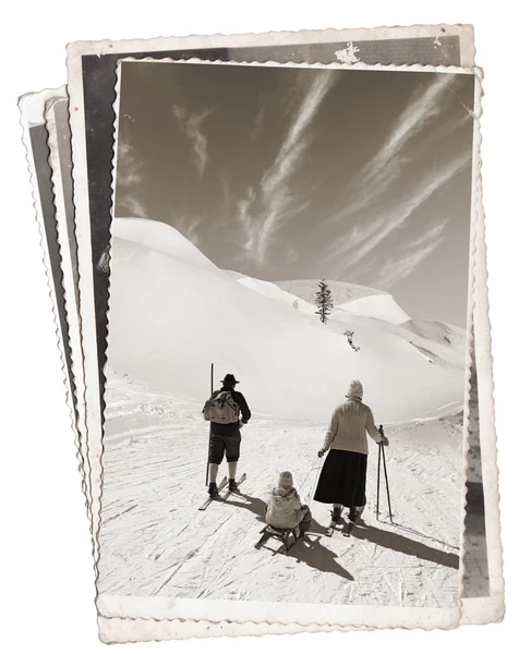 Vintage foto's familie in de sneeuw — Stockfoto