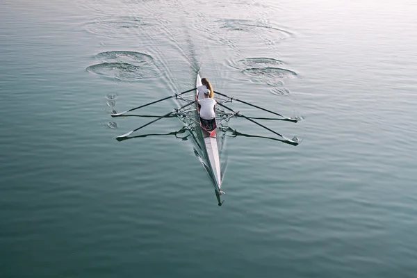 Rowing on the lake — Stock Photo, Image