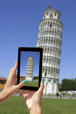 tablet ile fotoğrafını leaning tower