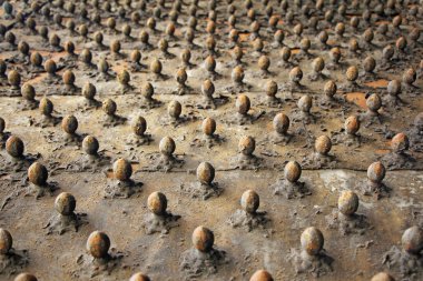 eski metal kapı detayı