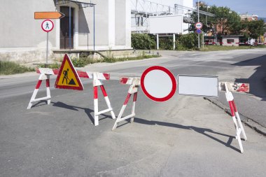 Geçit yasaklayan işaretleri