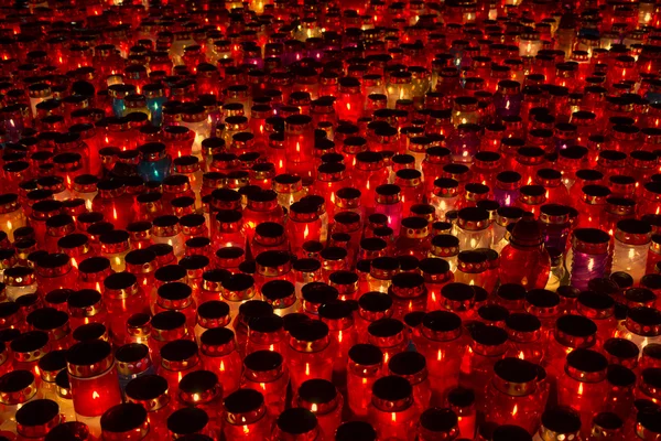 Mnoho zapálené svíčky — Stock fotografie