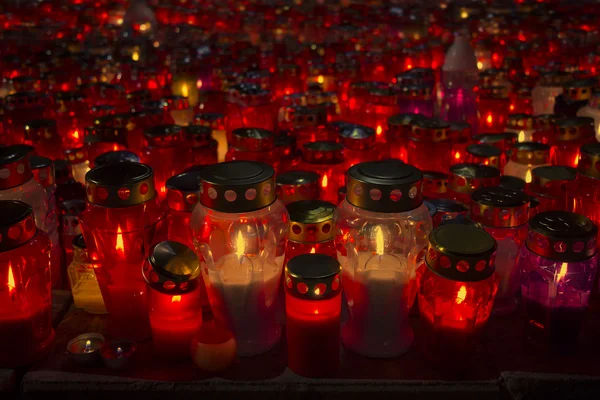 Mnoho zapálené svíčky — Stock fotografie