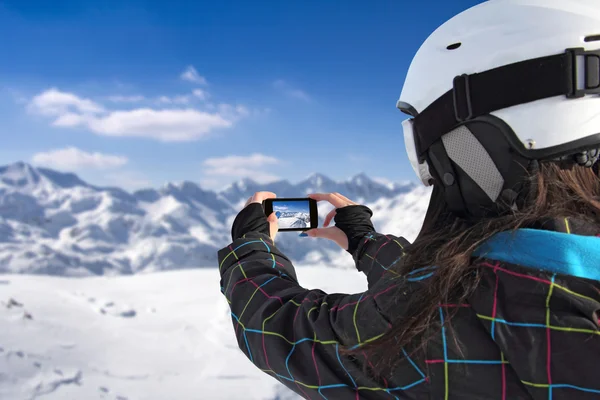 Photographing winter landscape use smart phone — Stock Photo, Image