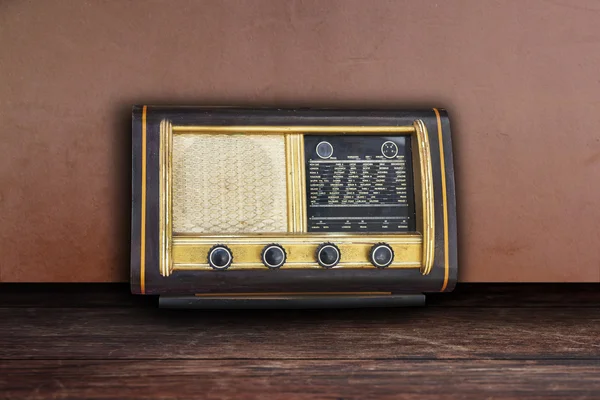 Oude retro radio — Stockfoto