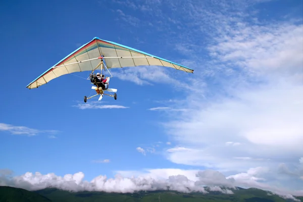 Uçuş motorlu hang glider — Stok fotoğraf